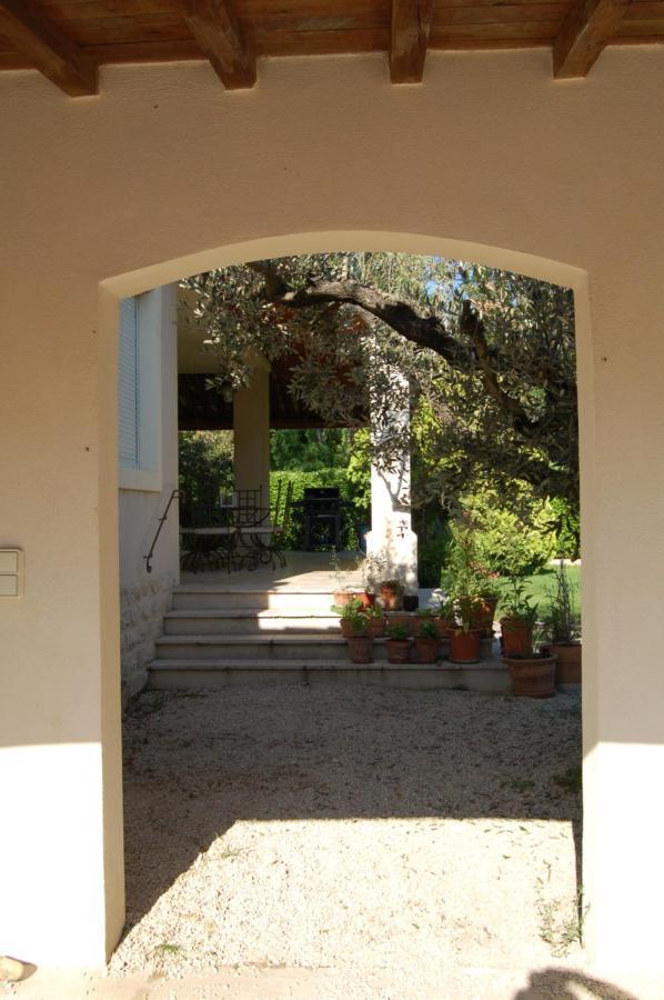 La Goutadou Bed and Breakfast Cabannes Eksteriør billede