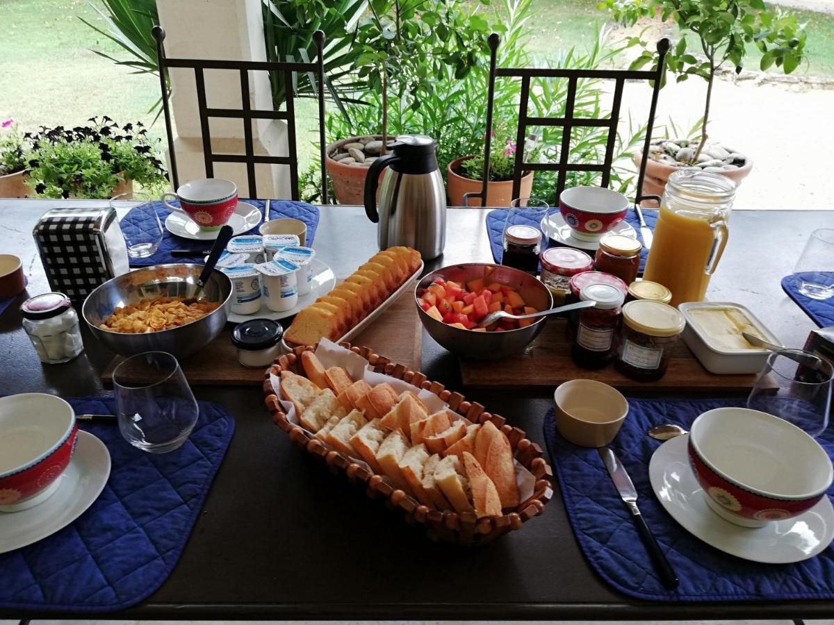 La Goutadou Bed and Breakfast Cabannes Eksteriør billede